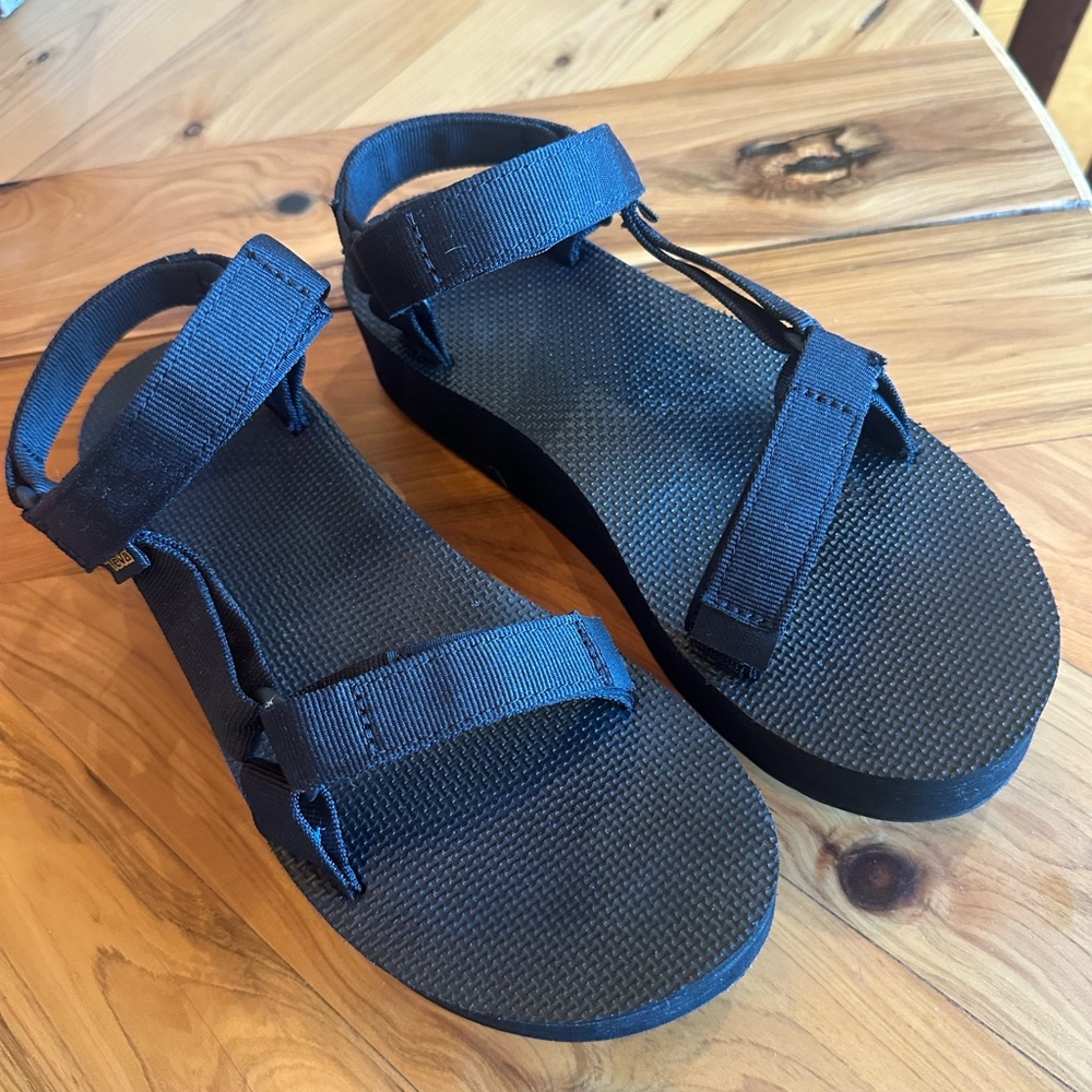 Teva Women's Black Universal Platform Sandals, sz 10 Very Nice